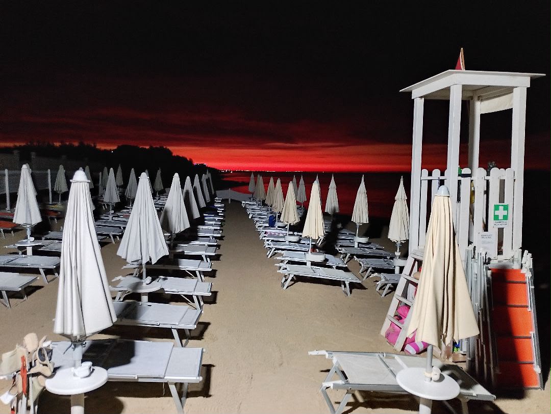 La spiaggia del Lido Girasole al tramonto
